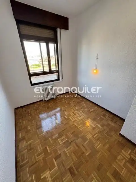 Dormitori de Àtic de lloguer en Madrid amb Aire condicionat, Parquet i Terrassa