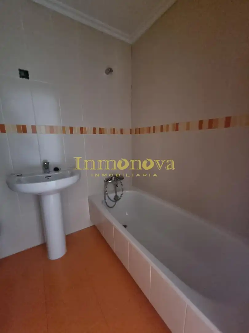 Bathroom of Flat for sale in A Cañiza    with Heating and Storage room