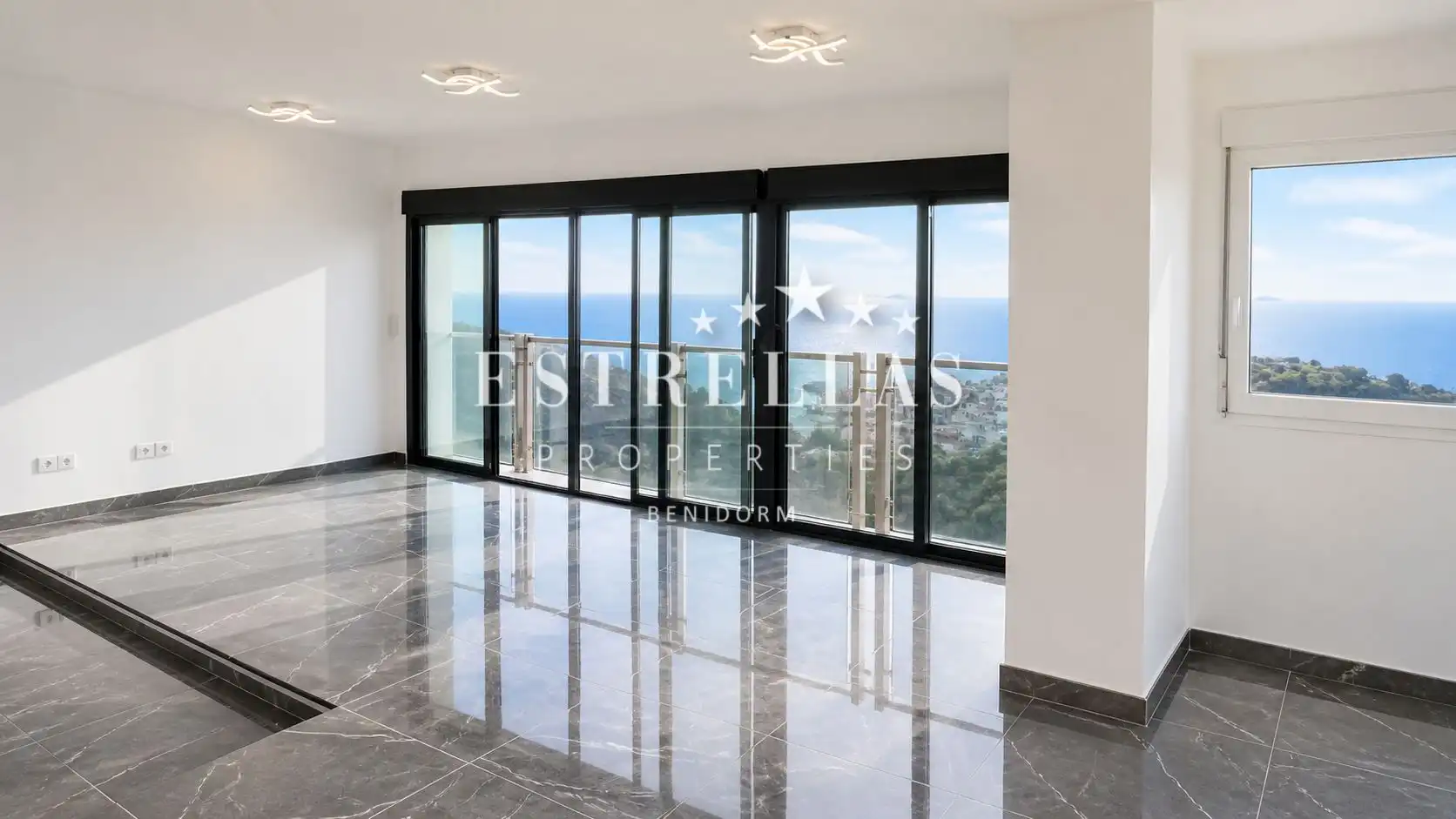Wohnzimmer von Dachboden zum Verkauf in Benidorm mit Klimaanlage, Heizung und Privatgarten