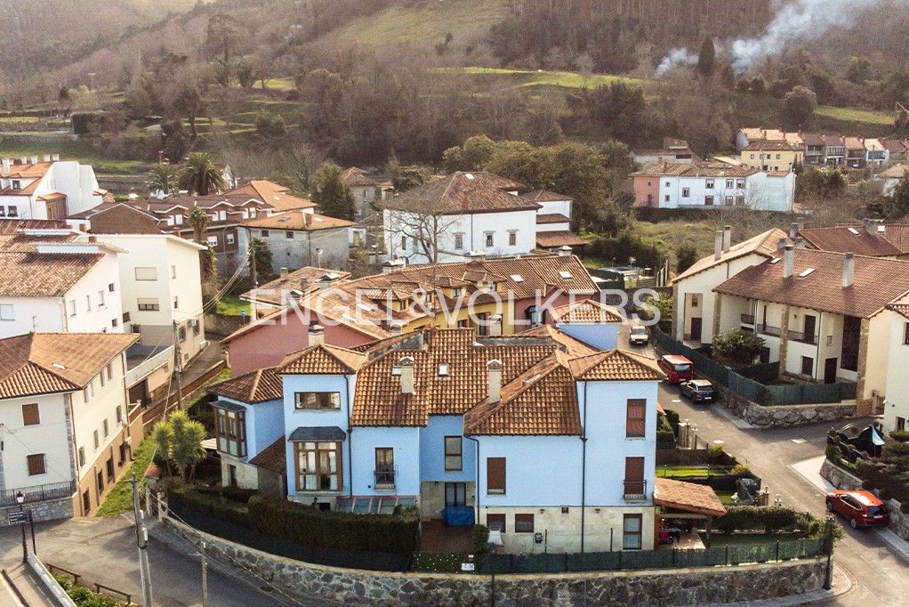 Vista exterior de Dúplex en venda en Llanes amb Aire condicionat, Calefacció i Jardí privat