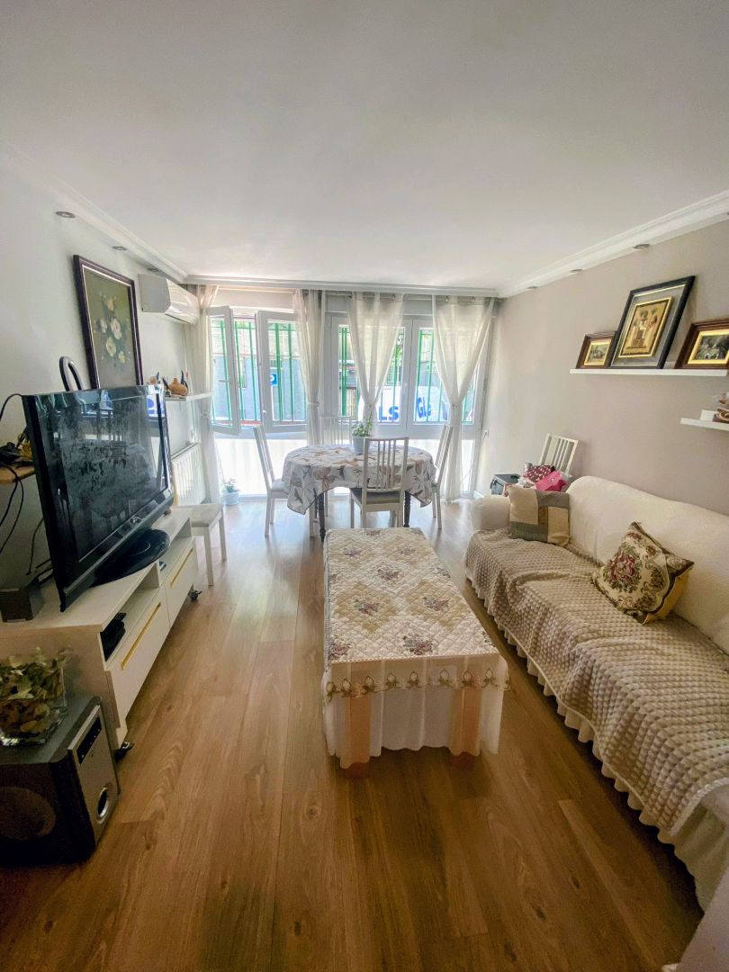 Living room of Flat for sale in  Madrid Capital  with Air Conditioner and Heating