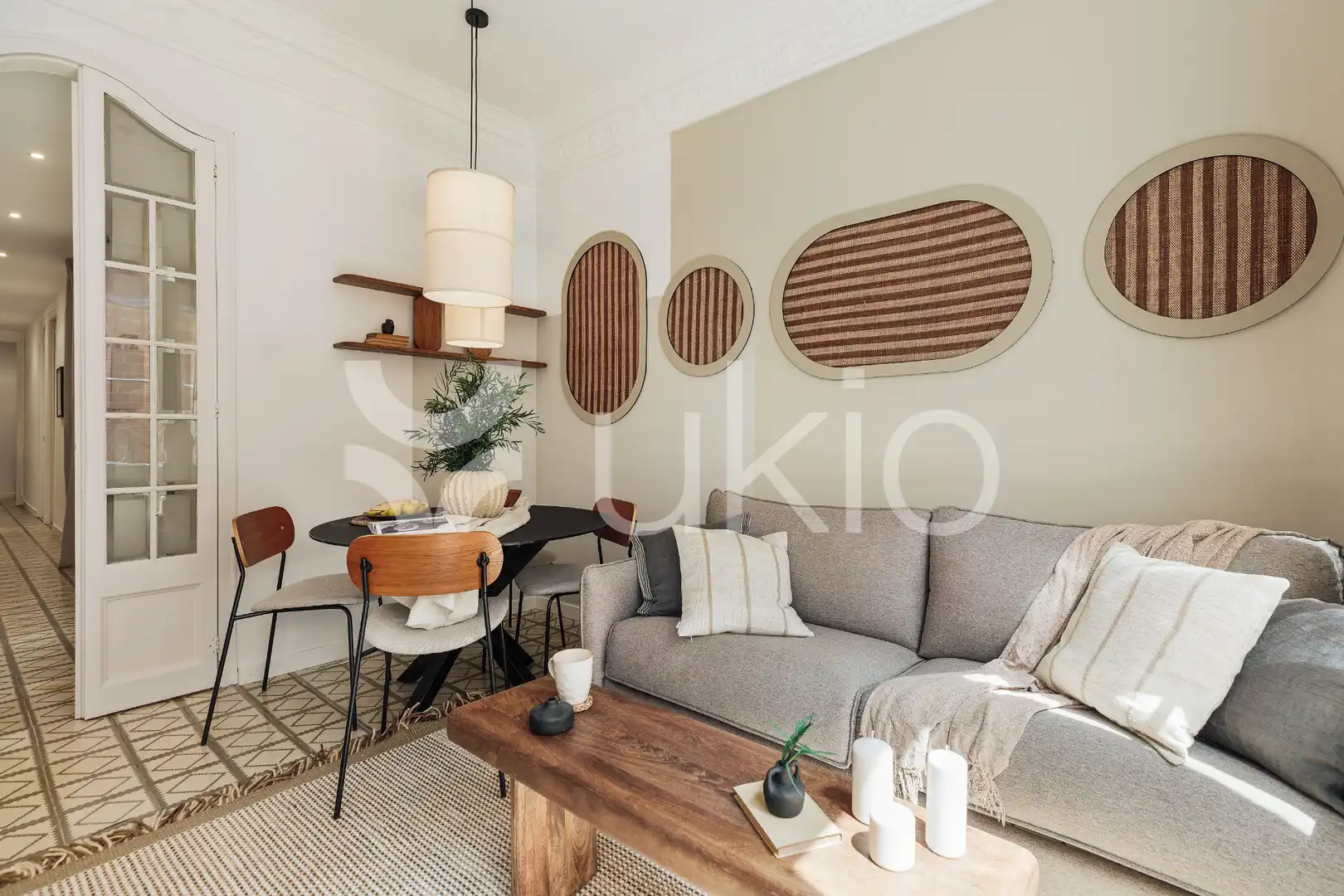 Apartamento con terraza en alquiler en Carrer de Viladomat, imagen 2