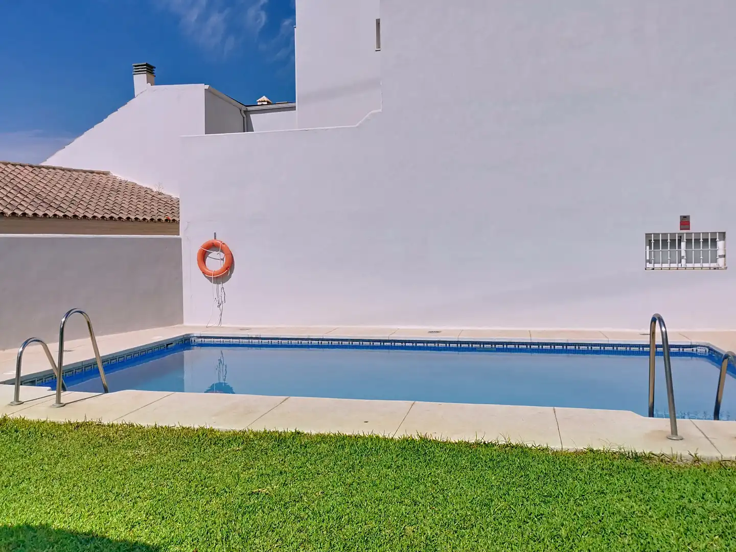 Swimming pool of Detached homes for sale in Fuengirola  with Air Conditioner, Storage room and Community pool