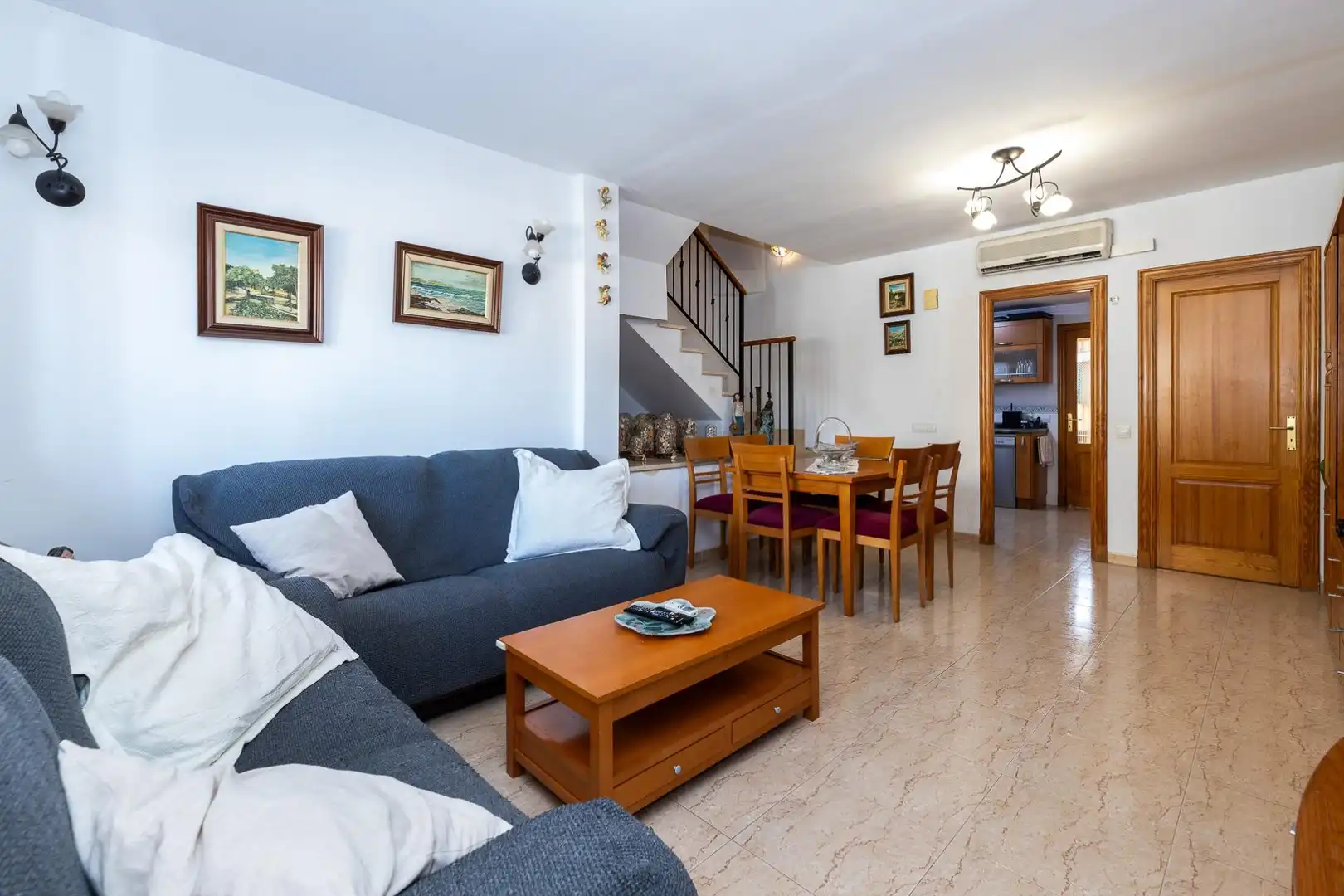 Sala d'estar de Casa adosada en venda en  Palma de Mallorca amb Aire condicionat, Terrassa i Balcó