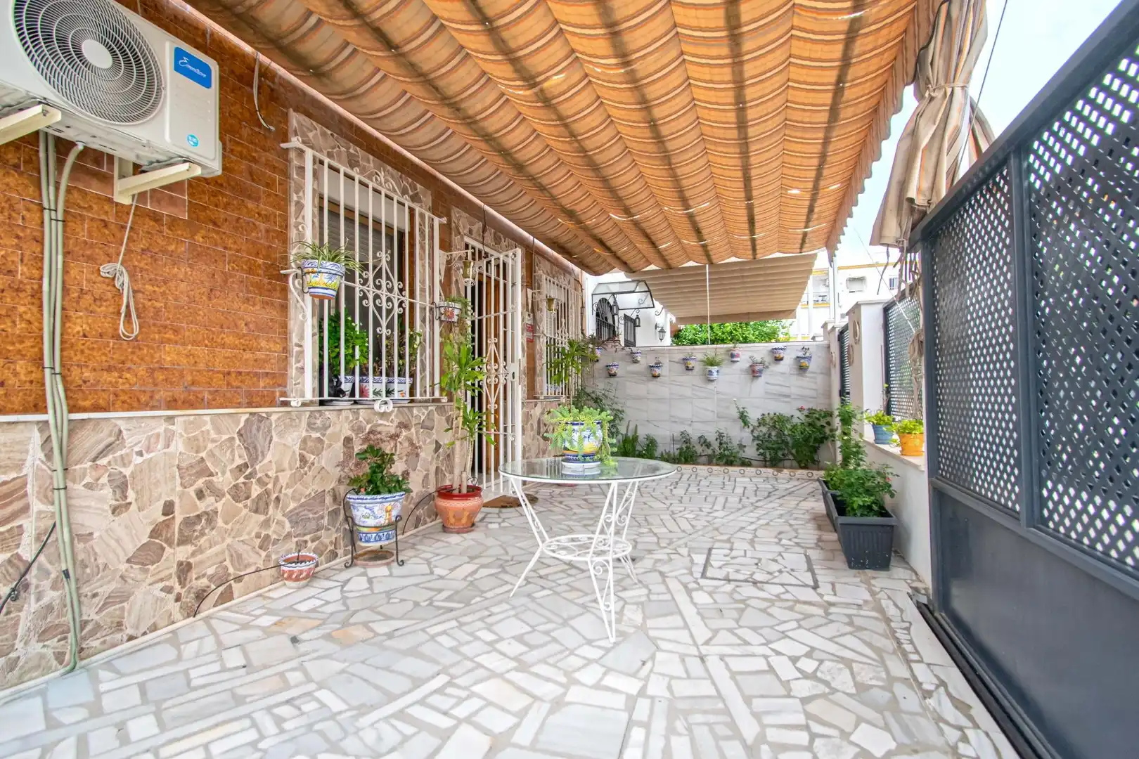 Terrasse von Haus oder Chalet zum Verkauf in Sevilla mit Klimaanlage, Terrasse und Abstellraum