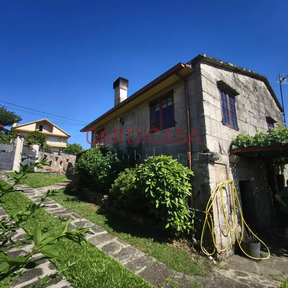Vista exterior de Casa o xalet en venda en Mondariz amb Calefacció, Jardí privat i Terrassa