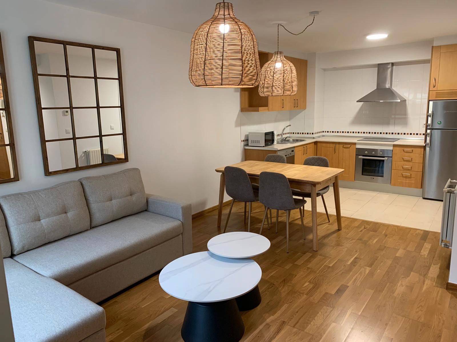 Sala de estar de Apartamento de alquiler en Boqueixón con Calefacción, Trastero y Amueblado