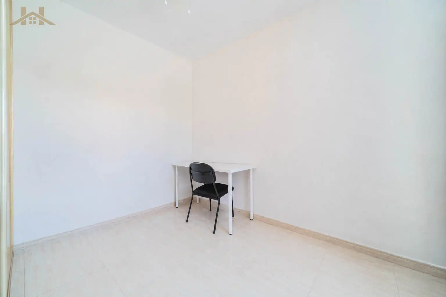 Schlafzimmer von Einfamilien-Reihenhaus zum Verkauf in Boadilla del Monte mit Heizung, Privatgarten und Mikrowelle