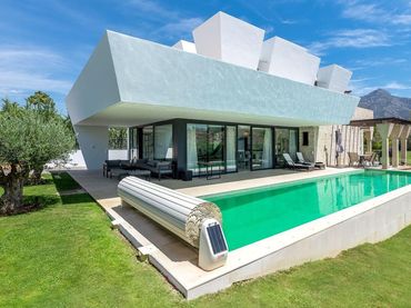 Villa con piscina in vendita a Nueva Andalucía