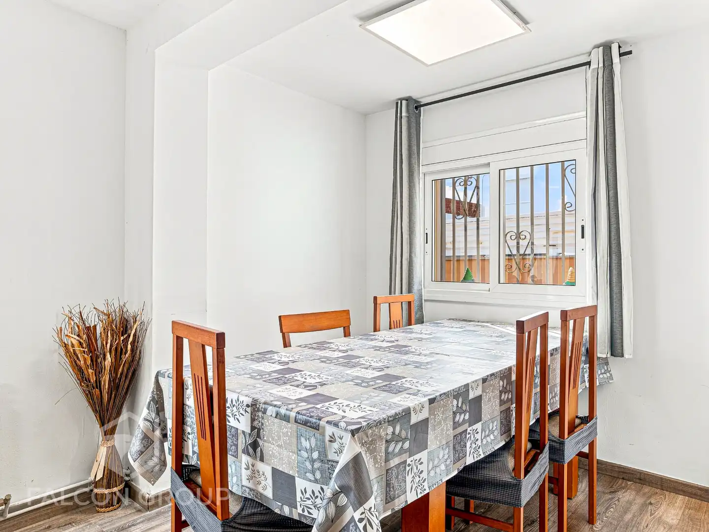 Comedor de Finca rústica en venta en Vilanova i la Geltrú con Aire acondicionado, Calefacción y Jardín privado