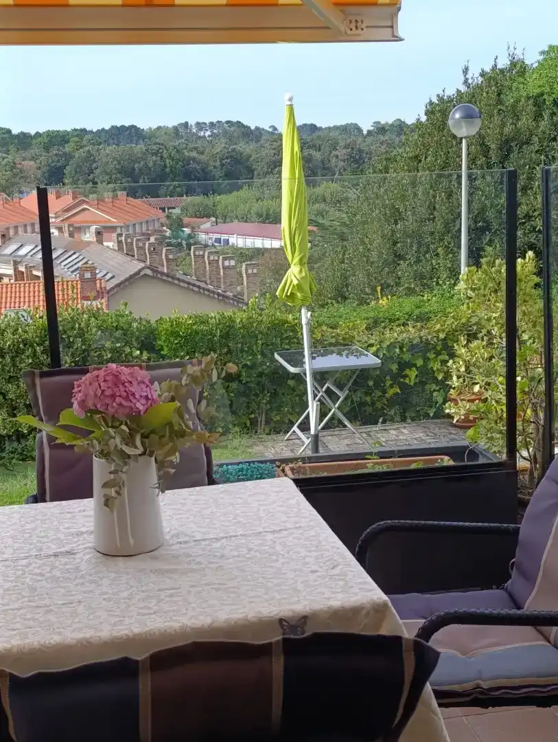 Terrassa de Casa o xalet en venda en Ribamontán al Mar amb Jardí privat, Parquet i Moblat