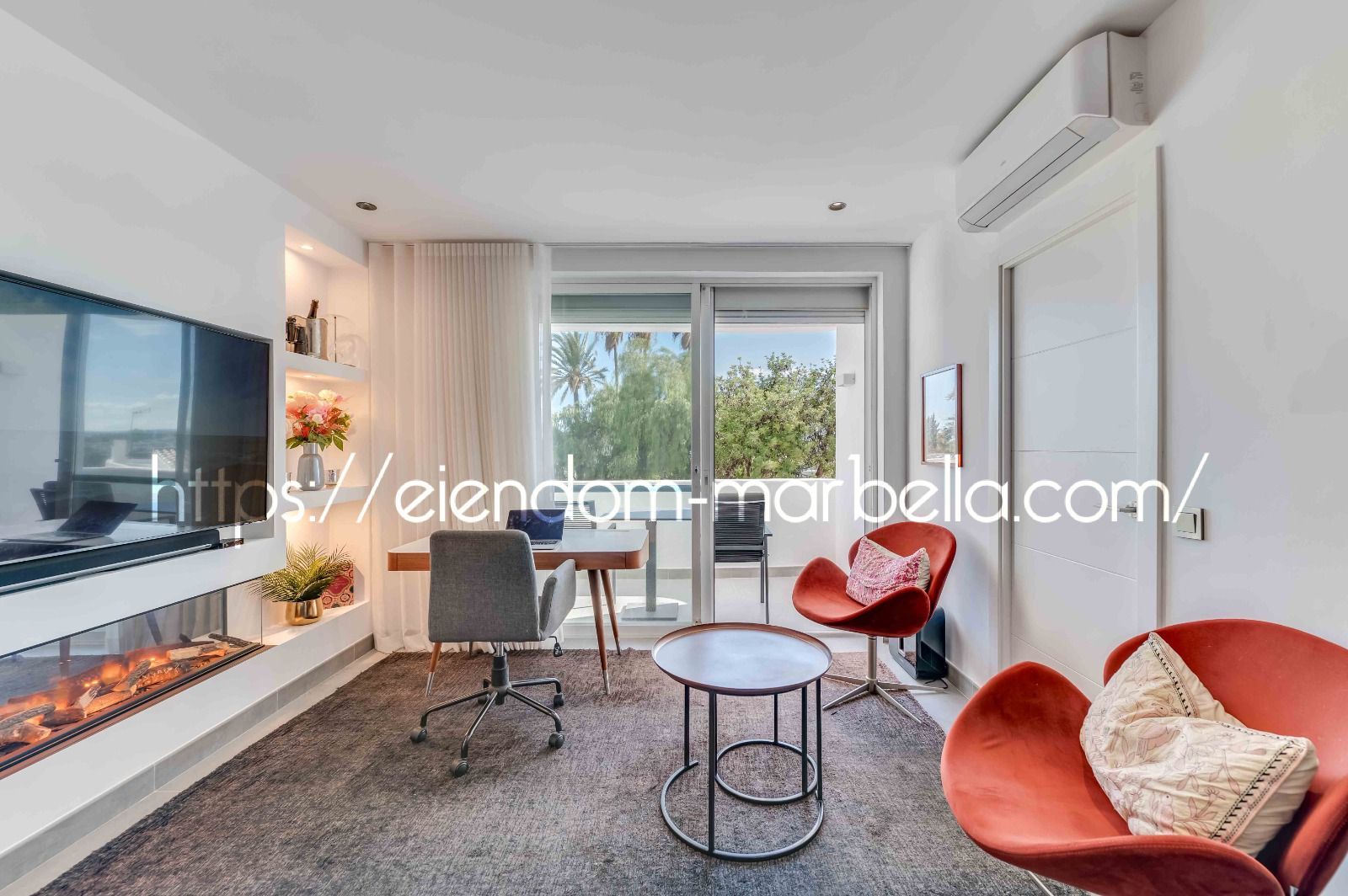 Living room of Apartment for sale in Marbella  with Air Conditioner, Terrace and Furnished