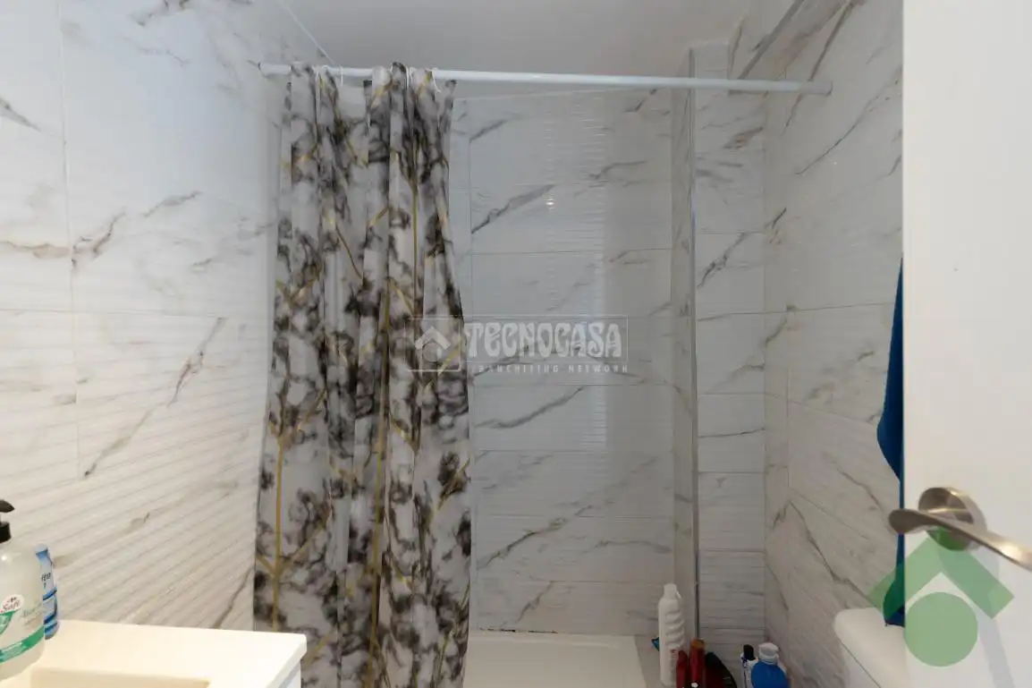 Badezimmer von Einfamilien-Reihenhaus zum Verkauf in Granada mit Klimaanlage