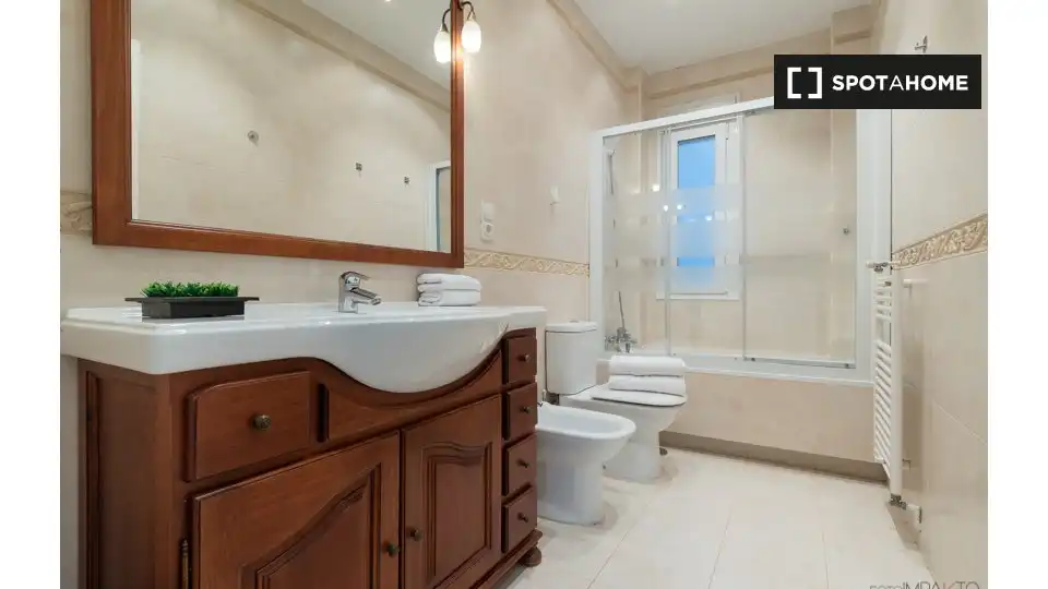 Baño de Piso de alquiler en Madrid con Aire acondicionado, Calefacción y Amueblado