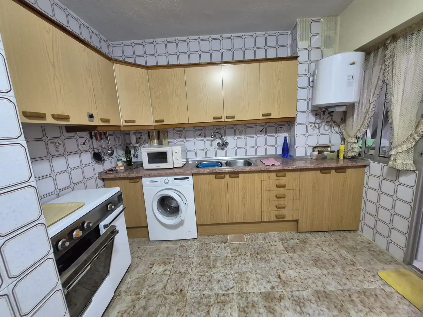 Küche von Wohnung zum Verkauf in Ávila mit Heizung, Terrasse und Abstellraum