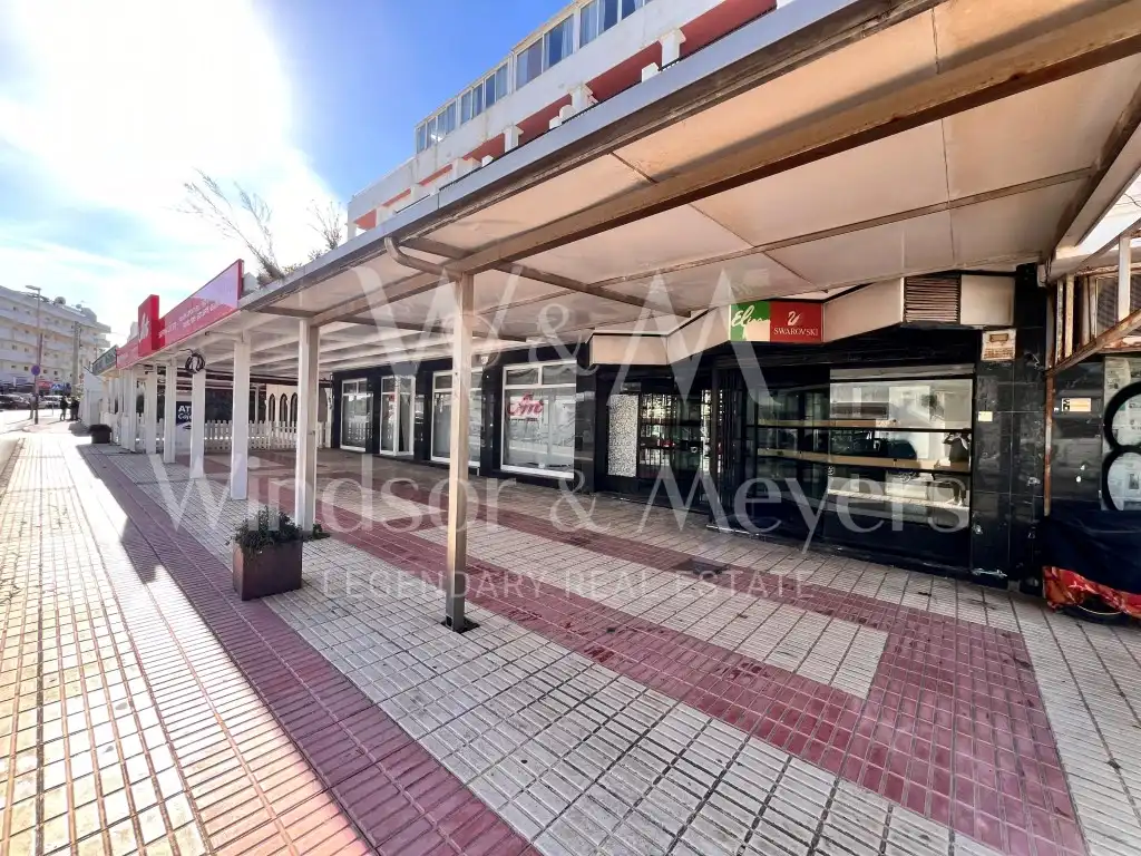 Vista exterior de Local en venta en Santa Eulària des Riu con Aire acondicionado