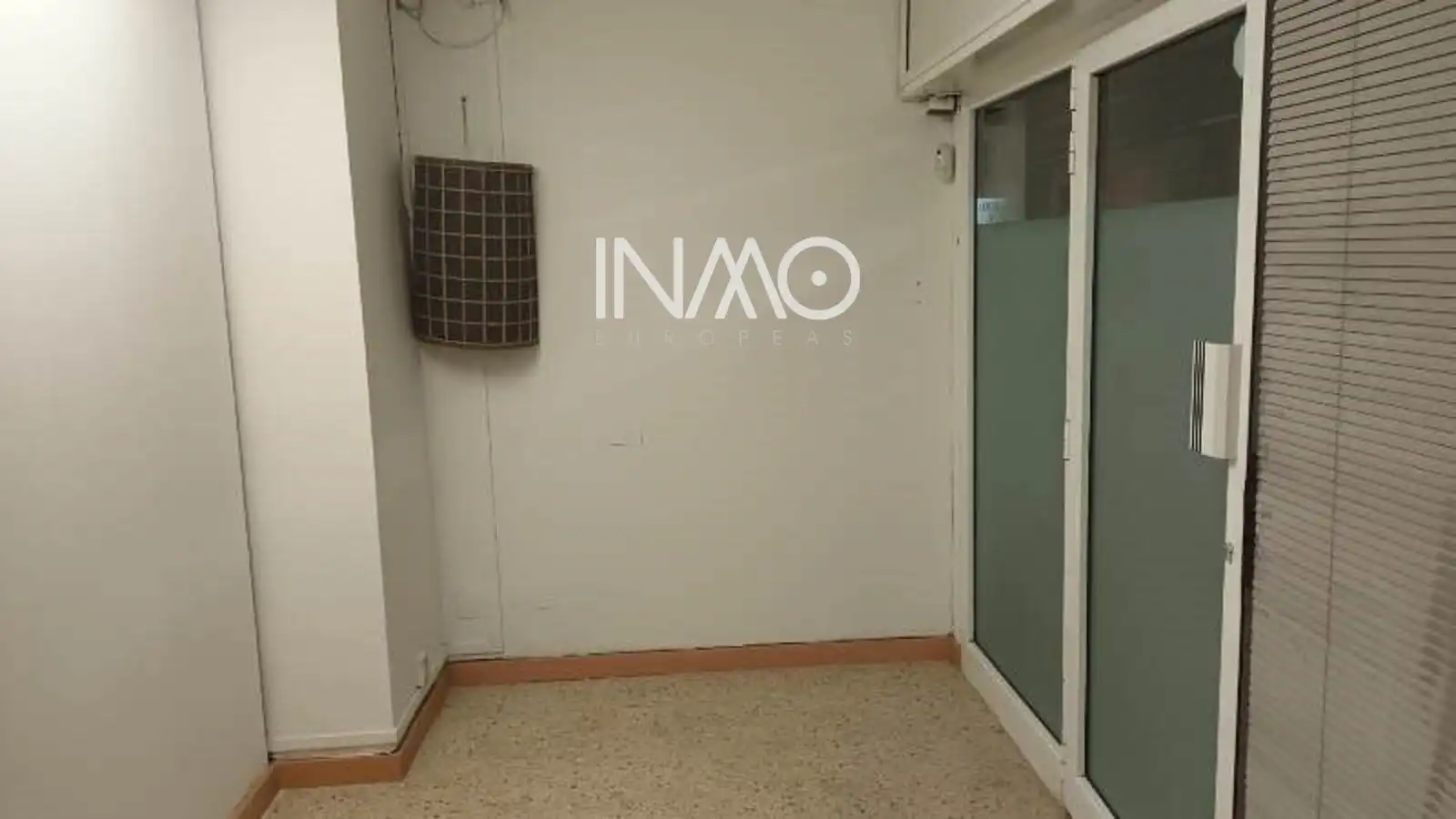 Local comercial en alquiler en Joan Maragall, imagen 2
