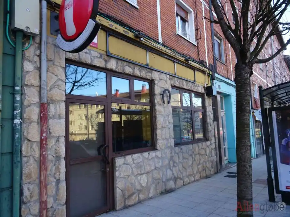 Local en venta en Oviedo 