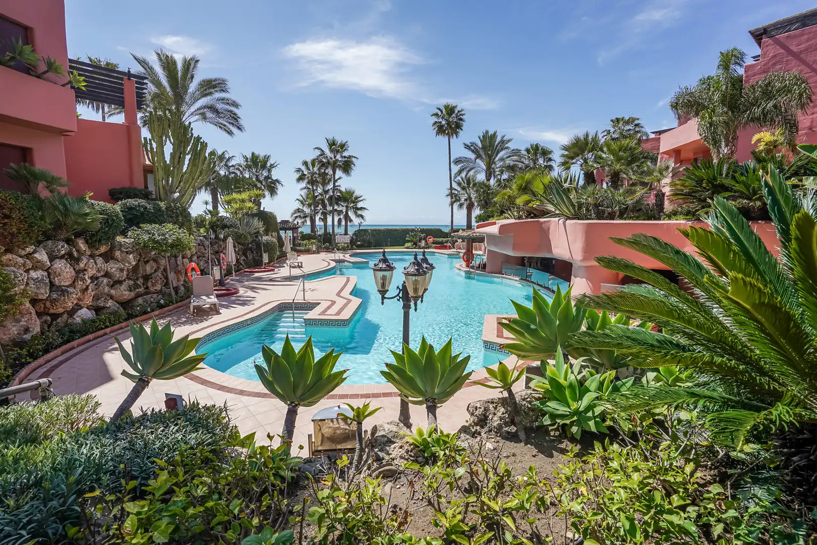 Piscina de Ático en venta en Estepona con Aire acondicionado, Terraza y Piscina
