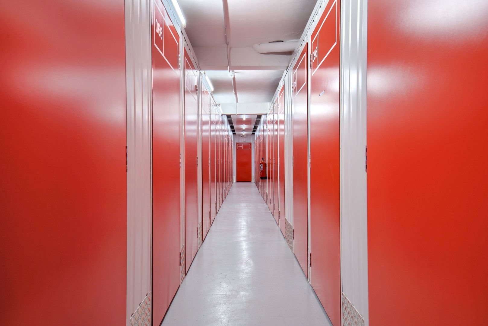 Box room to rent in  Madrid Capital  with Alarm