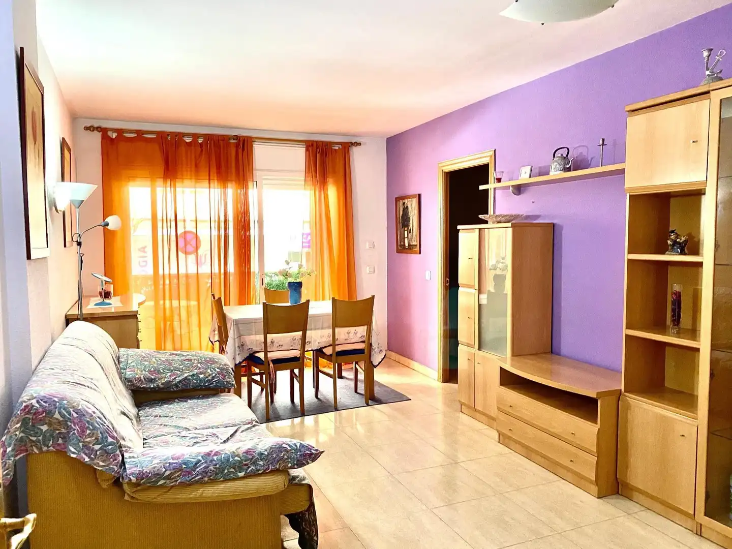 Wohnzimmer von Erdgeschoss zum Verkauf in Calafell mit Terrasse und Balkon