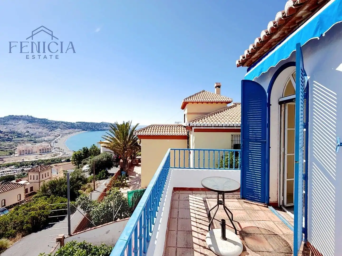 Vista exterior de Casa o xalet en venda en Almuñécar amb Jardí privat, Terrassa i Piscina