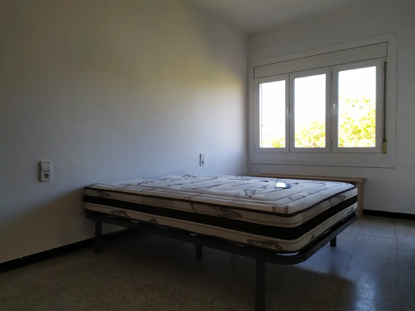 Dormitori de Pis en venda en Girona amb Calefacció, Terrassa i Moblat