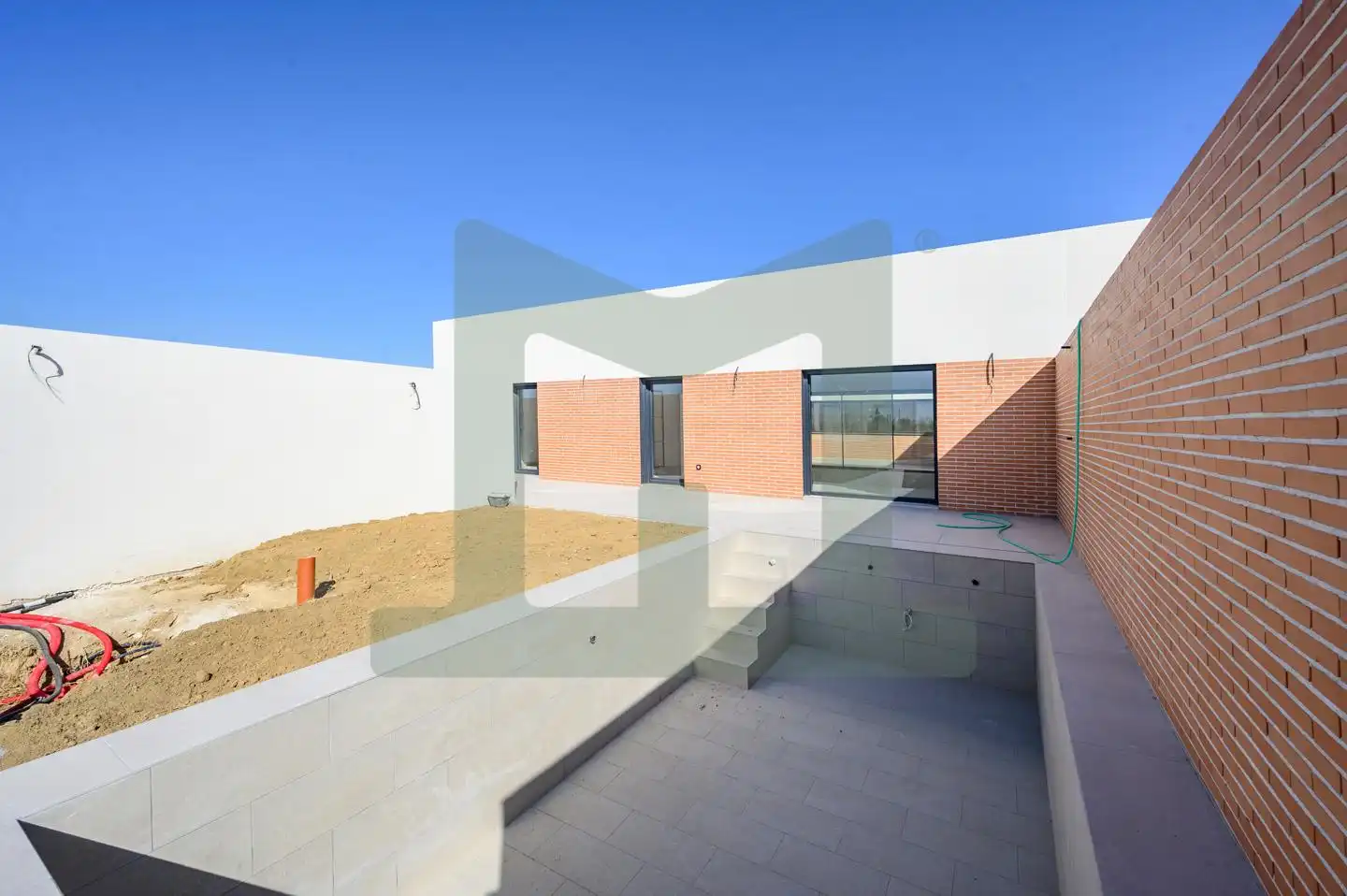 Vista exterior de Casa adosada en venta en Griñón con Calefacción, Jardín privado y Piscina