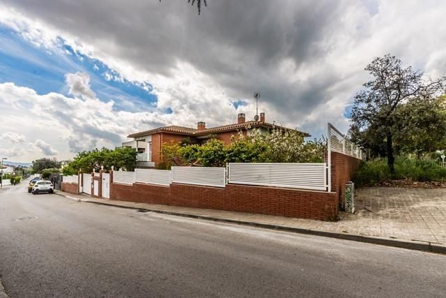 Exterior view of House or chalet for sale in Sabadell  with Air Conditioner, Heating and Private garden