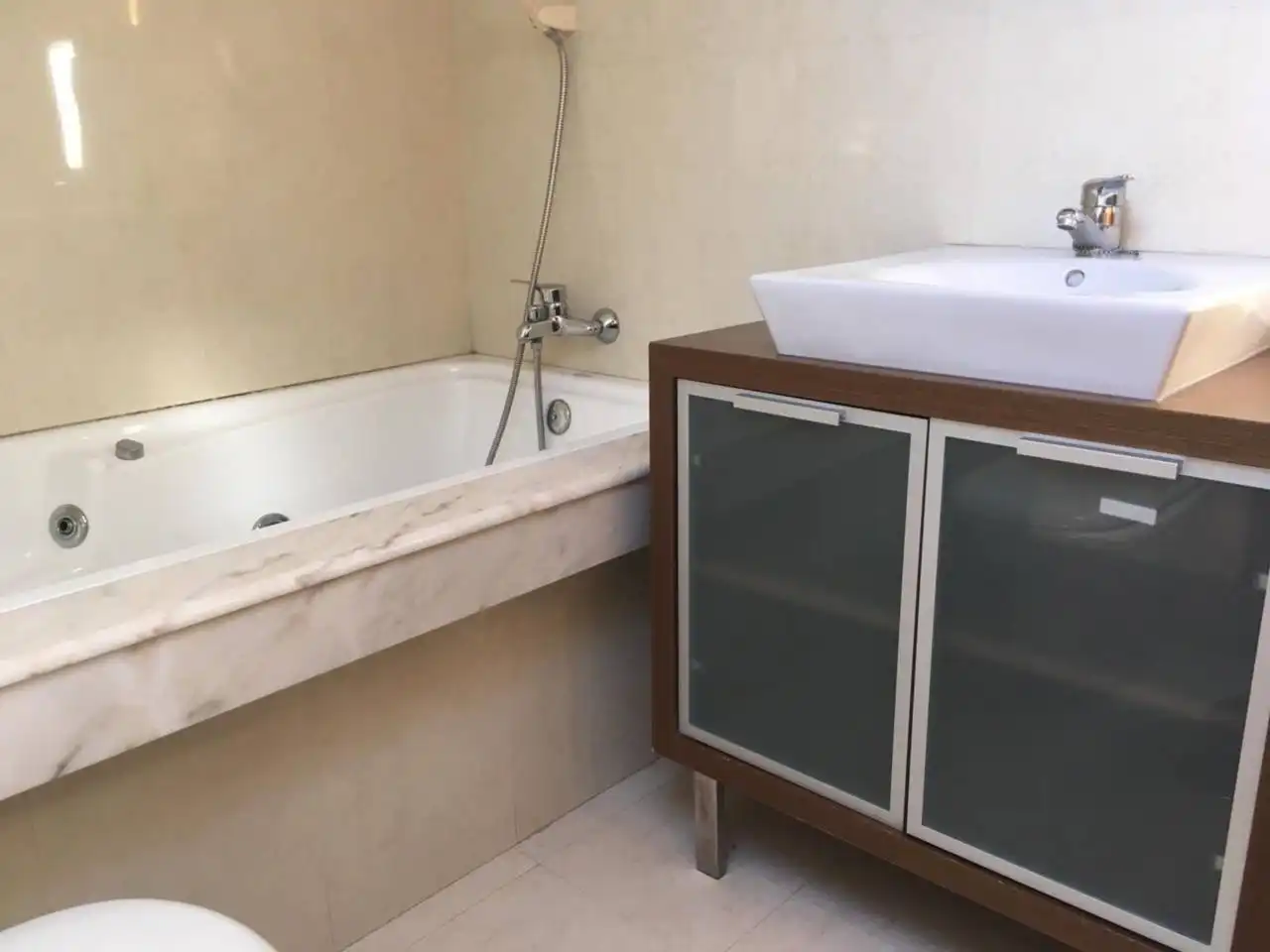 Bany de Dúplex en venda en Ourense Capital  amb Calefacció, Moblat i Balcó