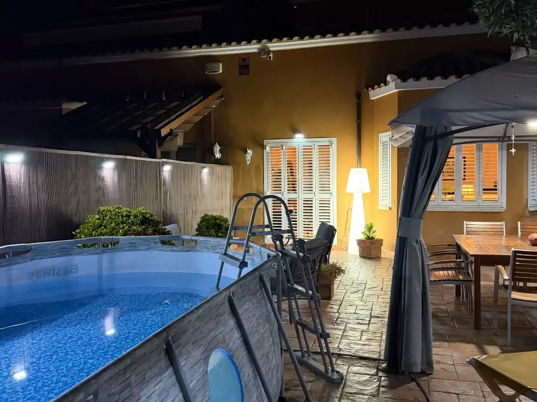 Casa pareada con piscina en venta en Carrer de l'Espígol 1