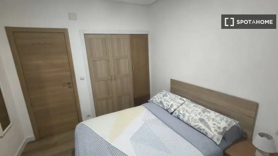 Bedroom of Flat for share in Bilbao   with Air Conditioner, Heating and Furnished