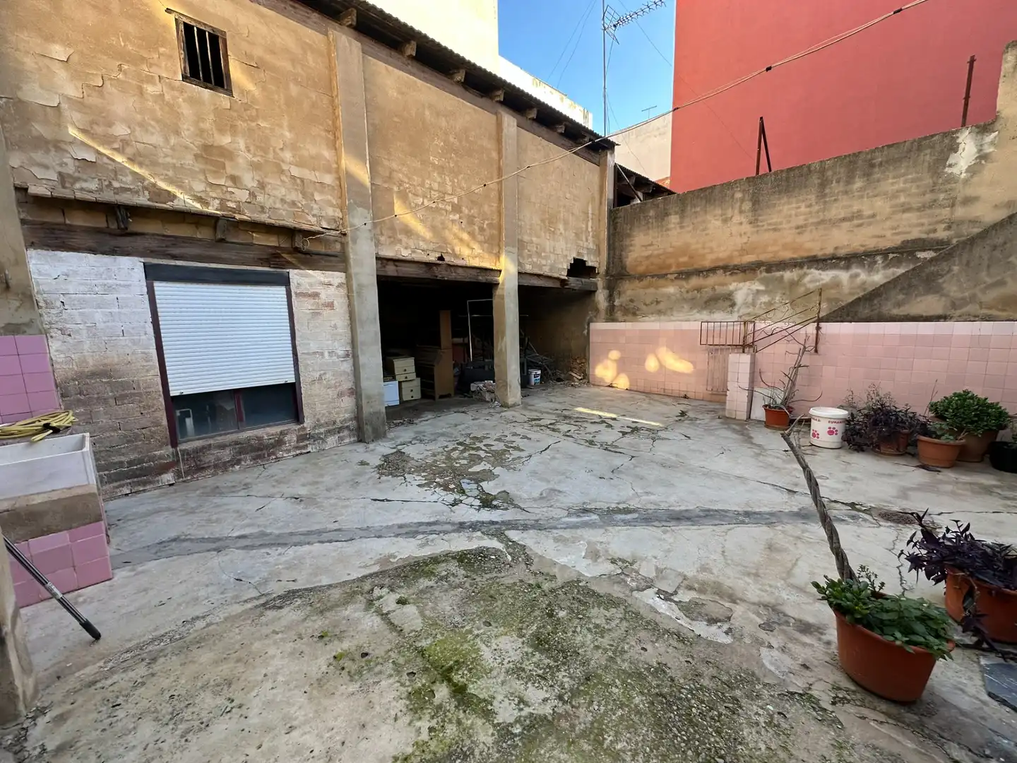 Vista exterior de Casa o xalet en venda en Paterna amb Aire condicionat, Terrassa i Traster