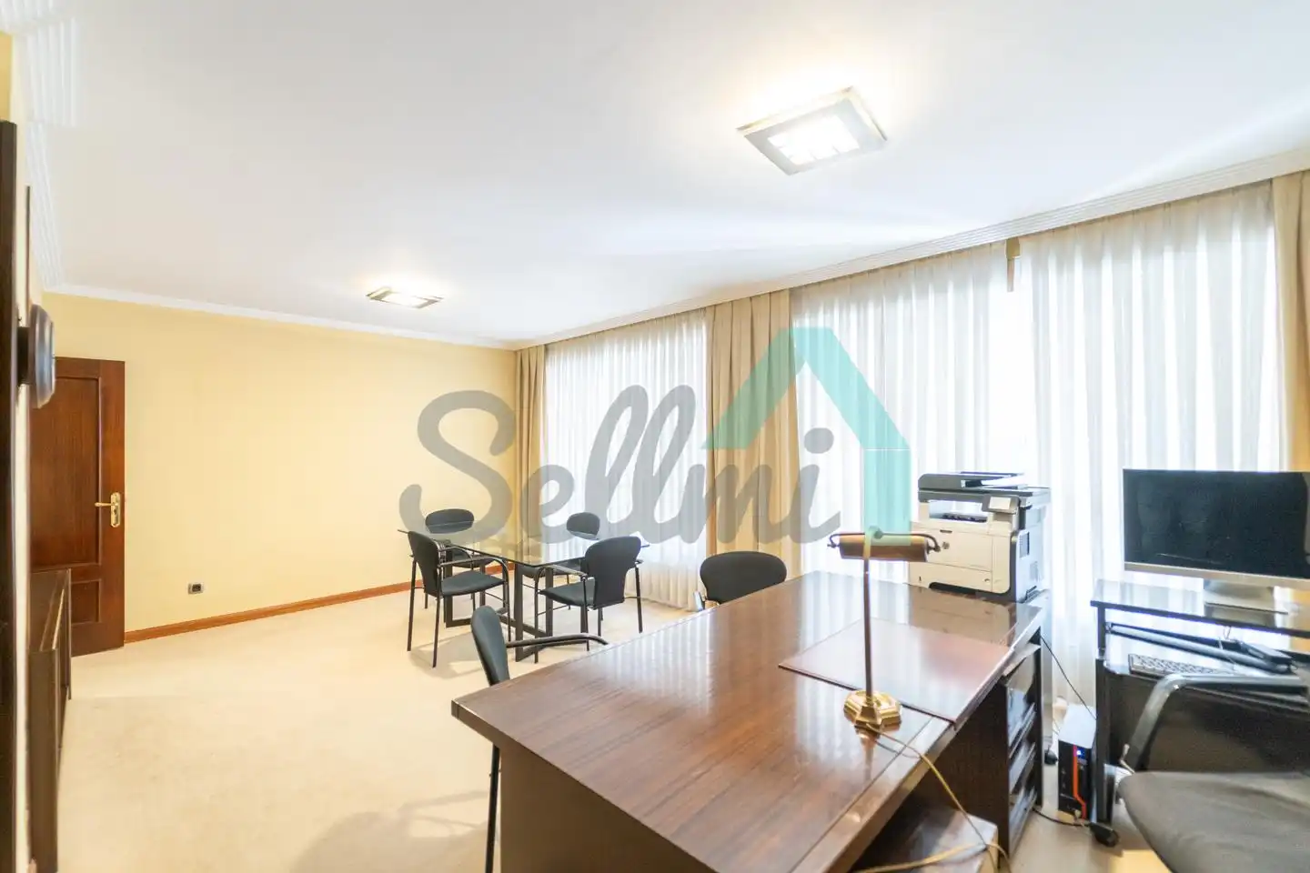 Oficina de alquiler en Oviedo  con Calefacción, Trastero y Amueblado