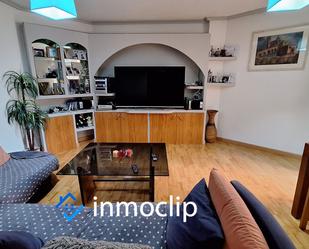 Living room of Flat for sale in Salamanca Capital  with Swimming Pool