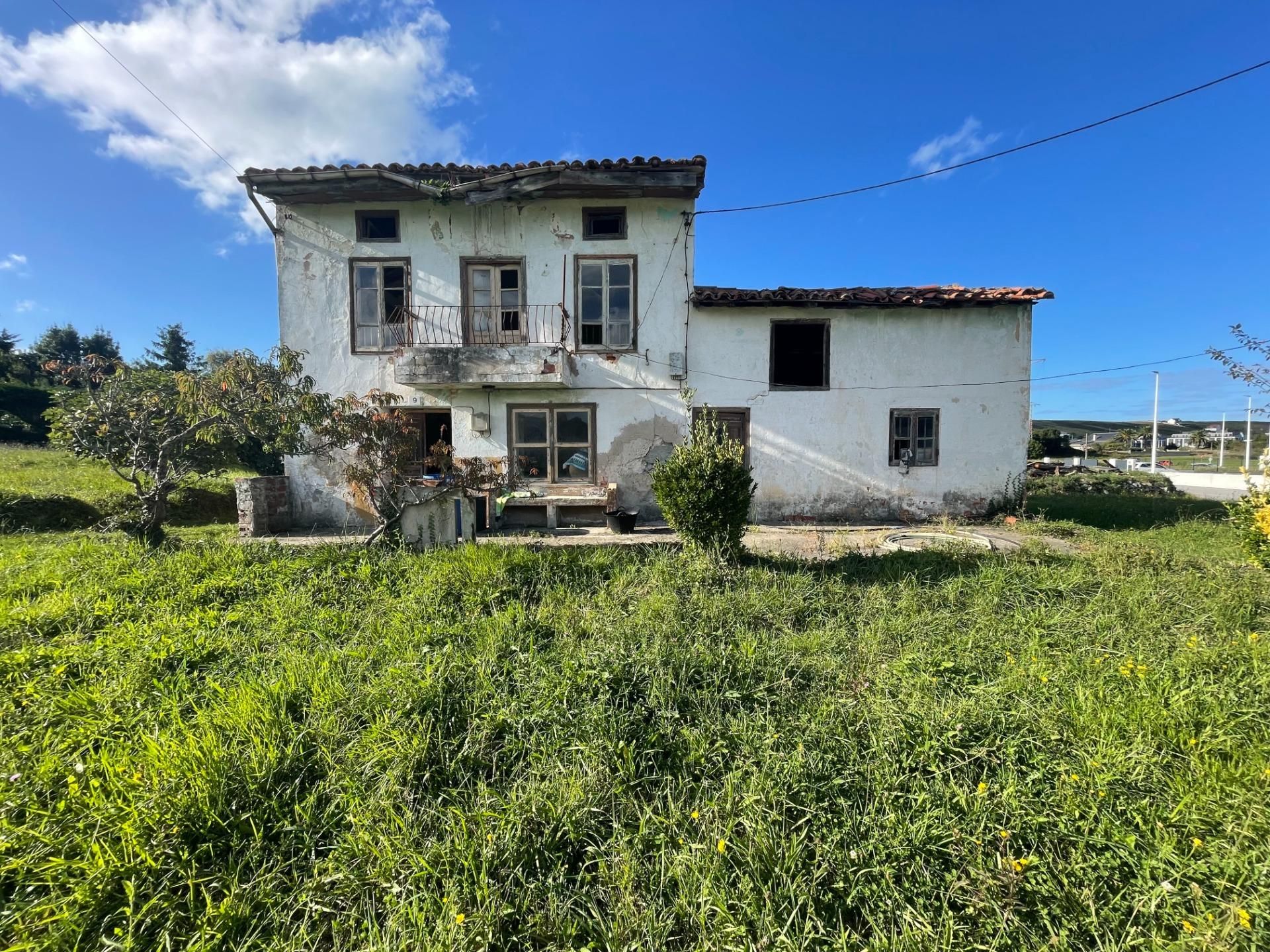 Exterior view of House or chalet for sale in Santa Cruz de Bezana