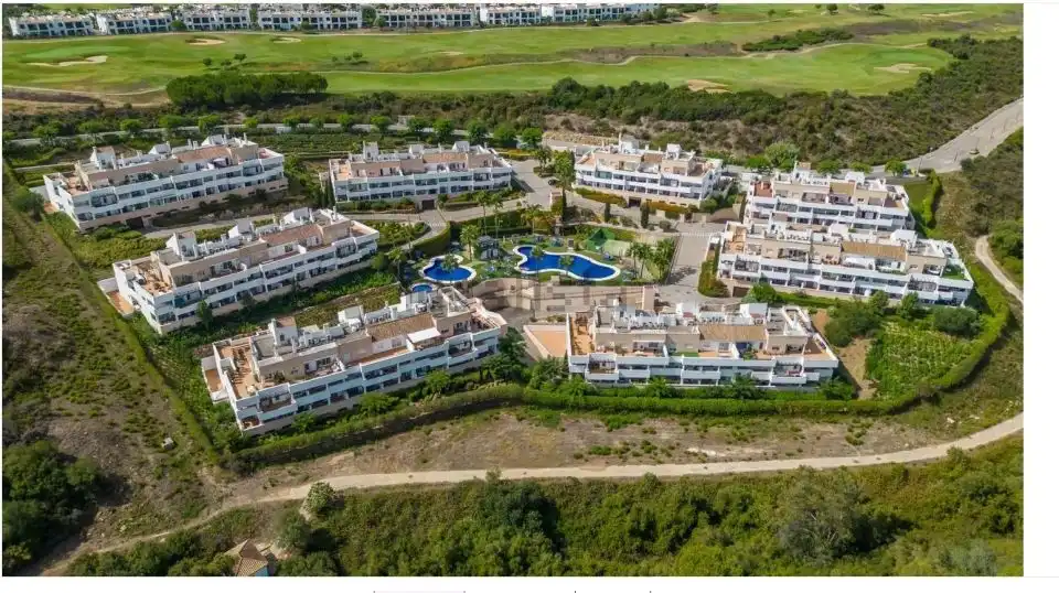 Vista exterior de Apartament de lloguer en La Alcaidesa amb Aire condicionat, Calefacció i Jardí privat