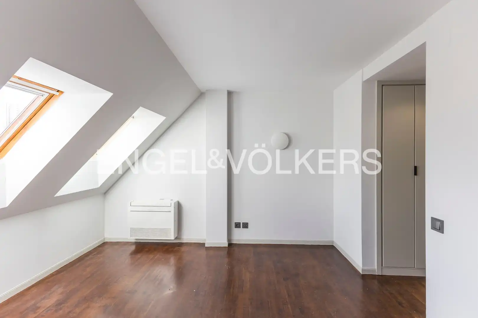 Dormitori de Àtic de lloguer en Madrid amb Aire condicionat, Calefacció i Parquet