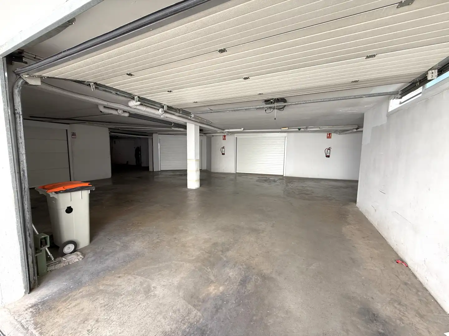 Parking de Casa adosada en venta en Torrent con Terraza, Trastero y Piscina comunitaria