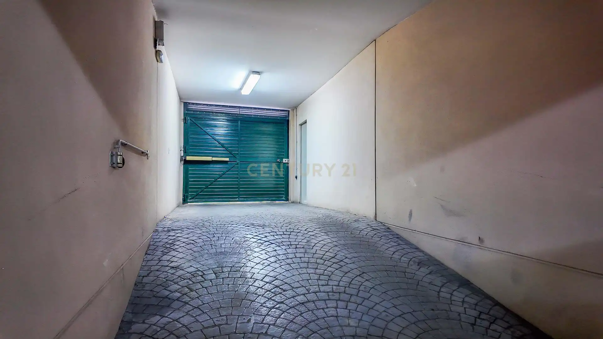 Parkplatz von Maisonette zum Verkauf in Badajoz mit Klimaanlage, Abstellraum und Waschmaschine
