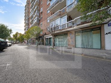 Local comercial de lloguer a Plaza del Peñón