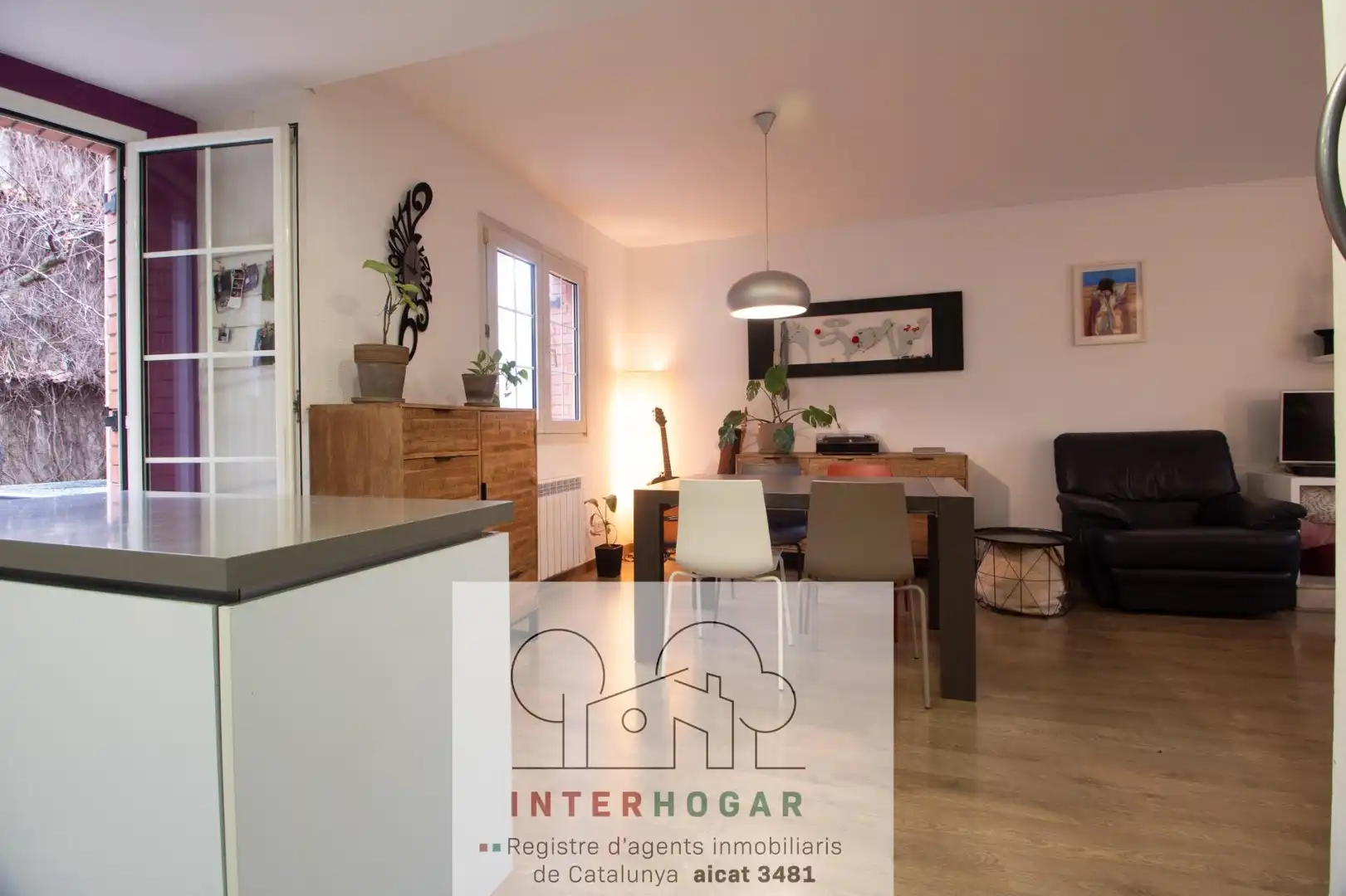 Sala d'estar de Casa o xalet en venda en Cerdanyola del Vallès