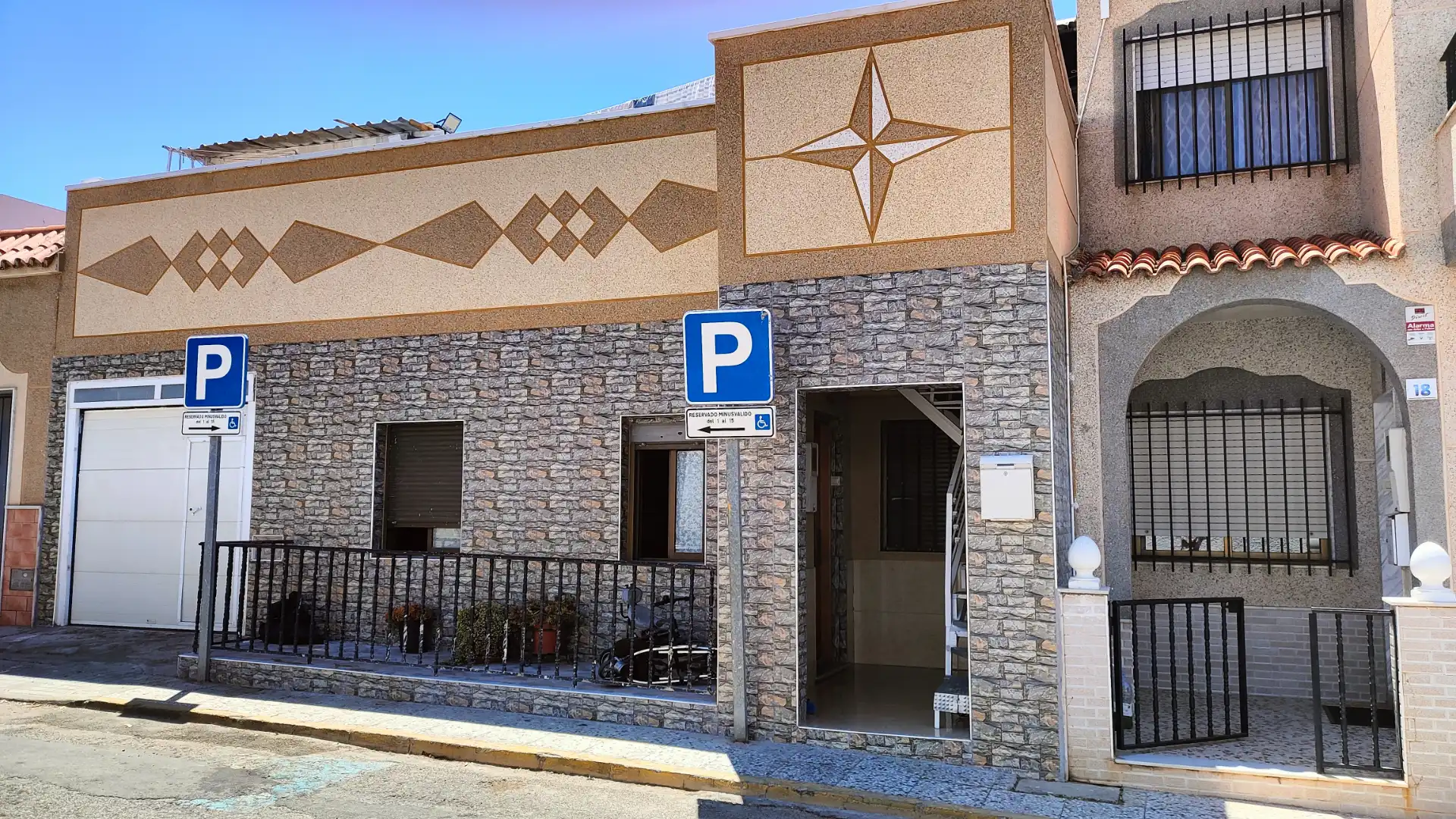 Aparcament de Casa o xalet en venda en El Ejido amb Terrassa