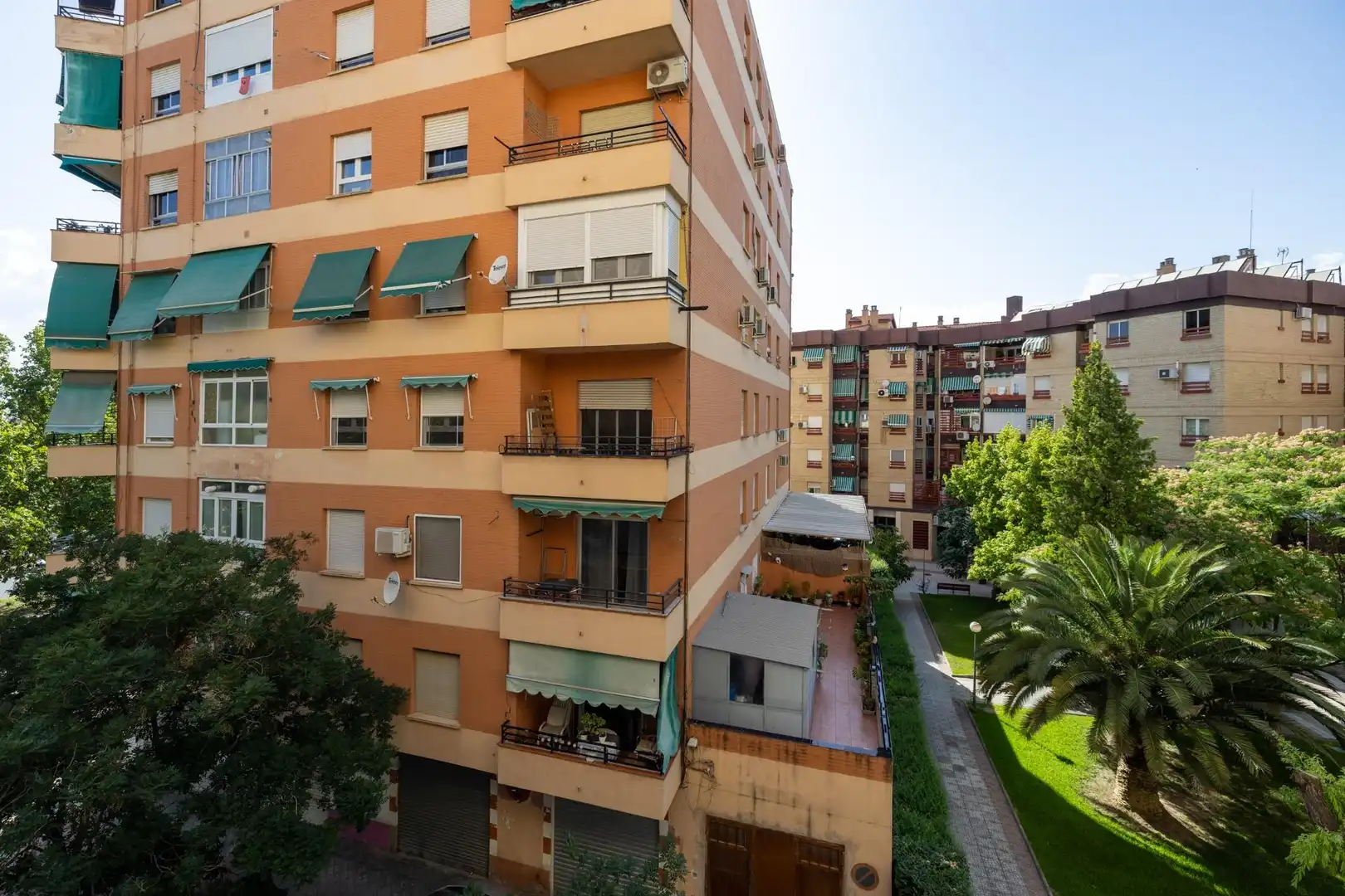 Vista exterior de Pis en venda en Granada amb Terrassa