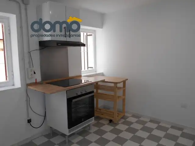 Cuina de Apartament de lloguer en Granada amb Aire condicionat, Forn i Rentadora