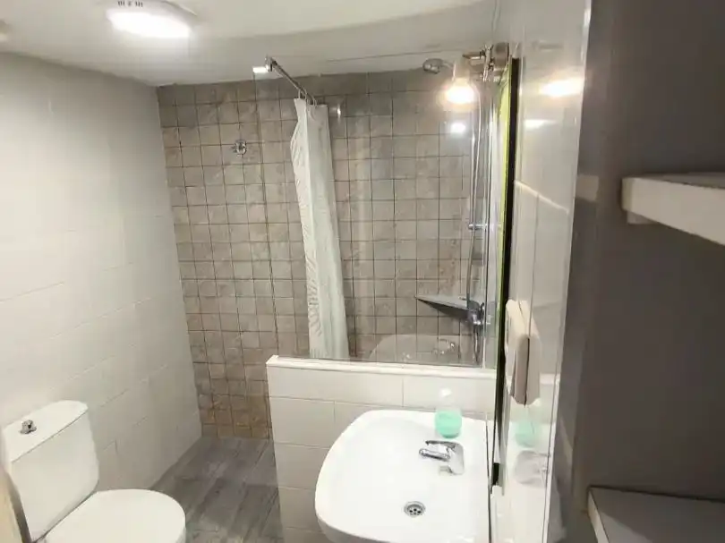 Bany de Pis en venda en  Barcelona Capital