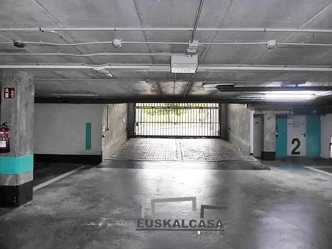 Parking de Planta baja en venta en Bilbao  con Calefacción y Trastero