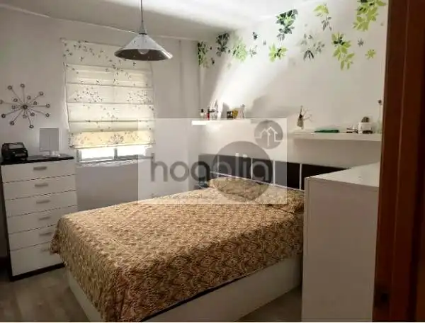 Bedroom of Flat for rent in Sevilla  with Air Conditioner and Furnished