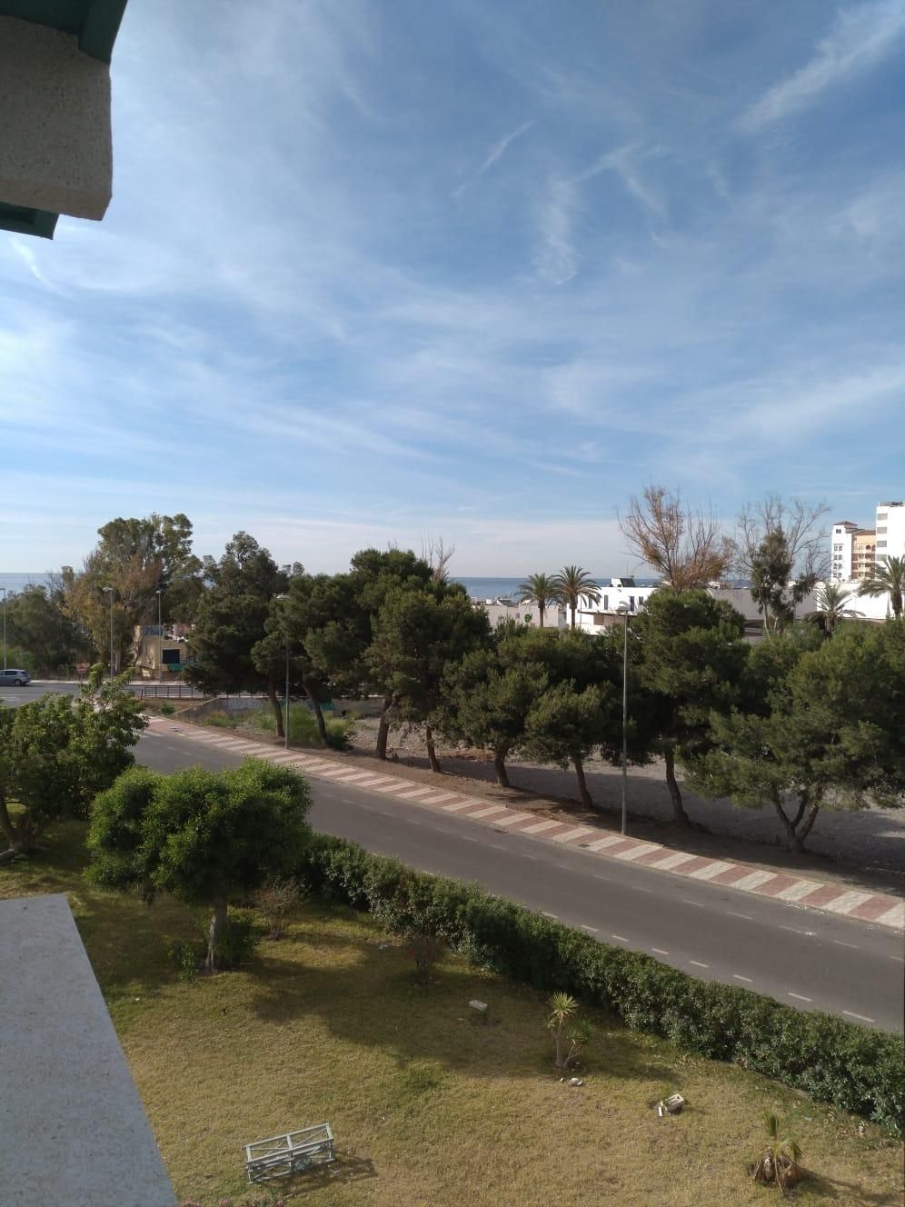 Vista exterior de Estudi en venda en Roquetas de Mar amb Piscina comunitària