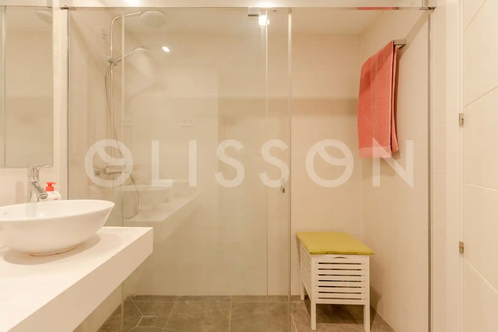 Bathroom of Flat for sale in Madrid  with Air Conditioner, Heating and Terrace